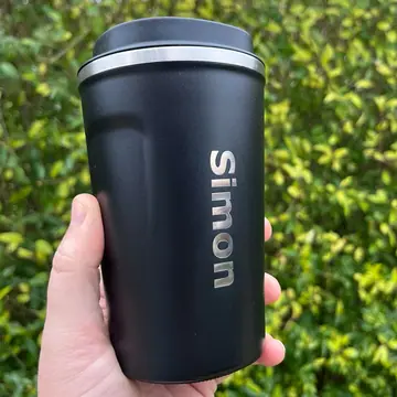 Thermobecher personalisiert mit Namen, schwarz
